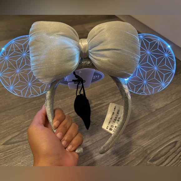 Disney Epcot light up Minnie ears - Picture 3 of 3